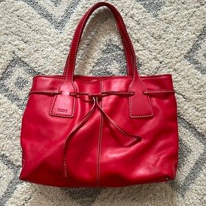 Tod’s red purse